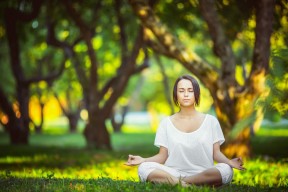 星空体育全站-C罗替补送助攻，曼联绝杀险胜引爆热议！